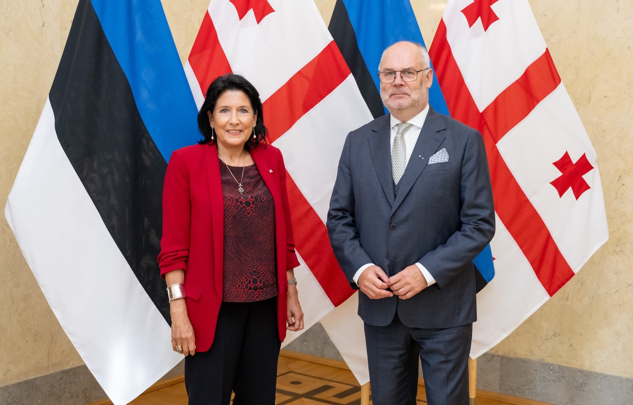 Frontnews image description