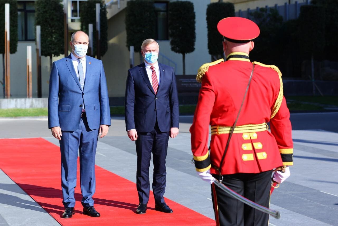 Frontnews image description