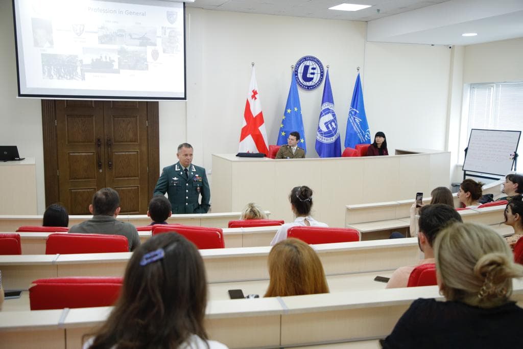 ნატო-ს სამიტი, რუსეთის ომი უკრაინის წინააღმდეგ – ნატო-საქართველოს წვრთნისა და შეფასების ერთობლივი ცენტრის (JTEC) წარმომადგენლები “ევროპის უნივერსიტეტში”