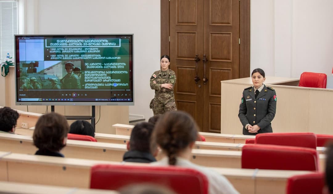 სამხედრო მოსამსახურეები “ევროპის უნივერსიტეტის” სტუდენტებს შეხვდნენ