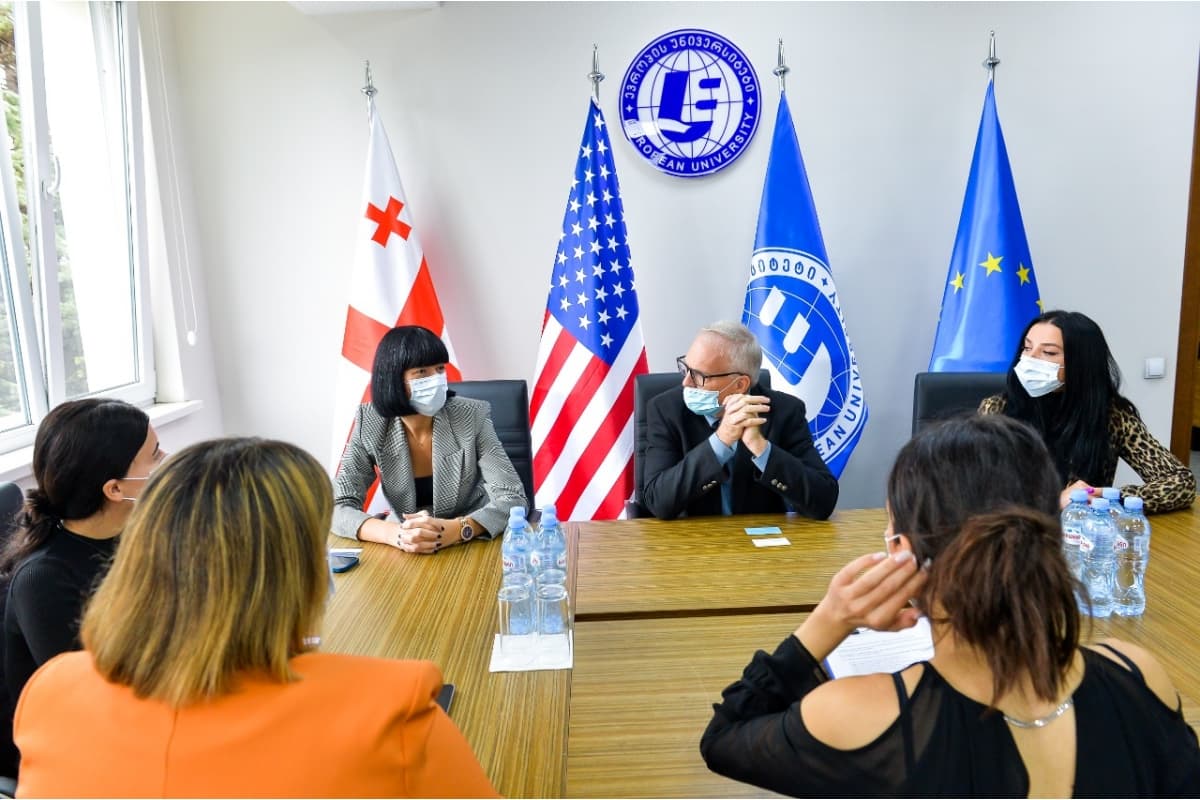 Frontnews image description