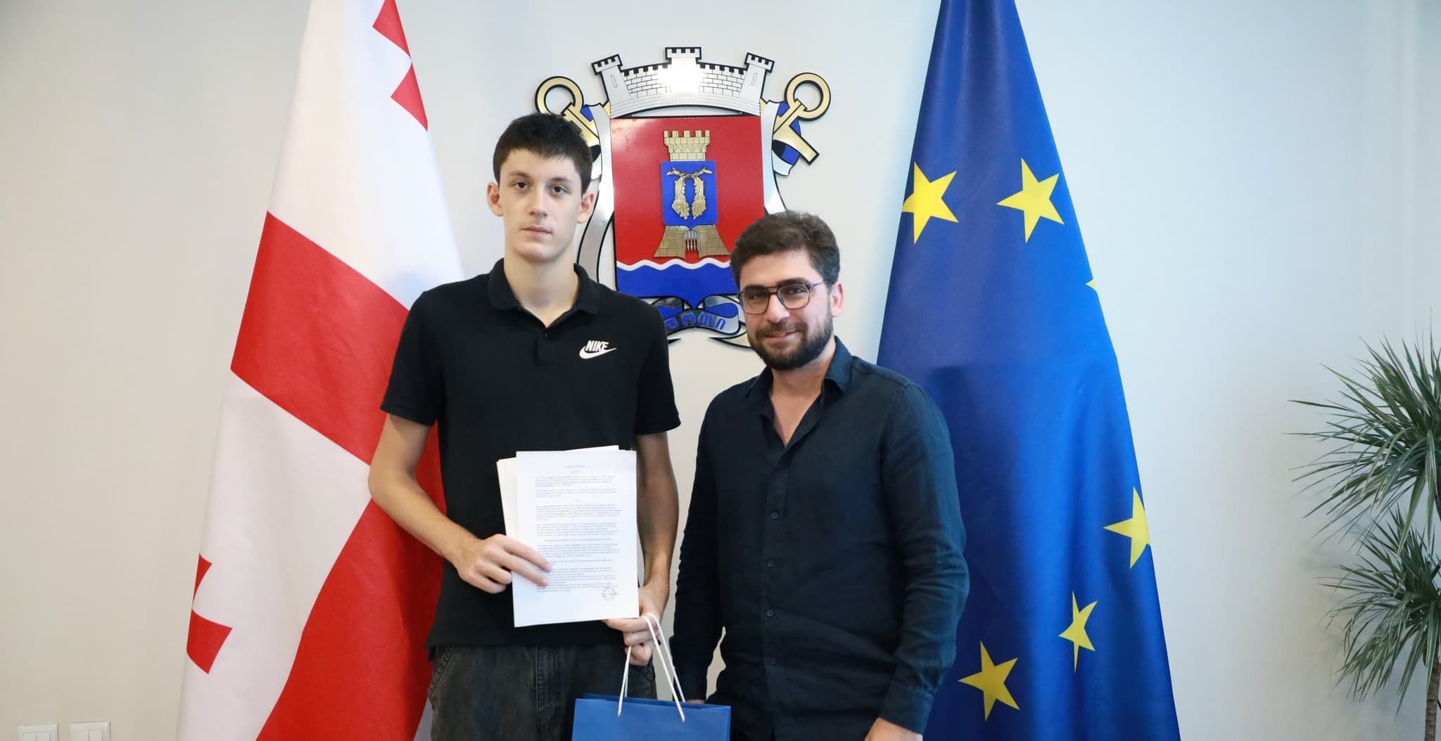 Frontnews image description