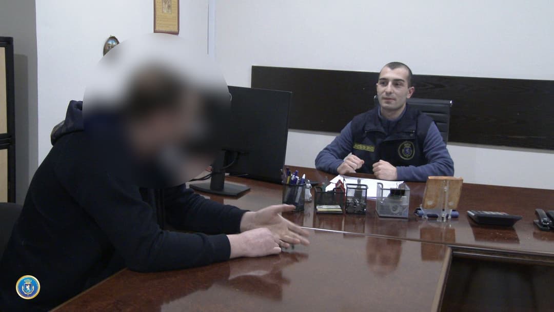 ყალბი დოკუმენტებით სახელმწიფო ბიუჯეტის კუთვნილი თანხის თაღლითურად დაუფლების ფაქტზე ორ პირს ბრალი წარედგინა