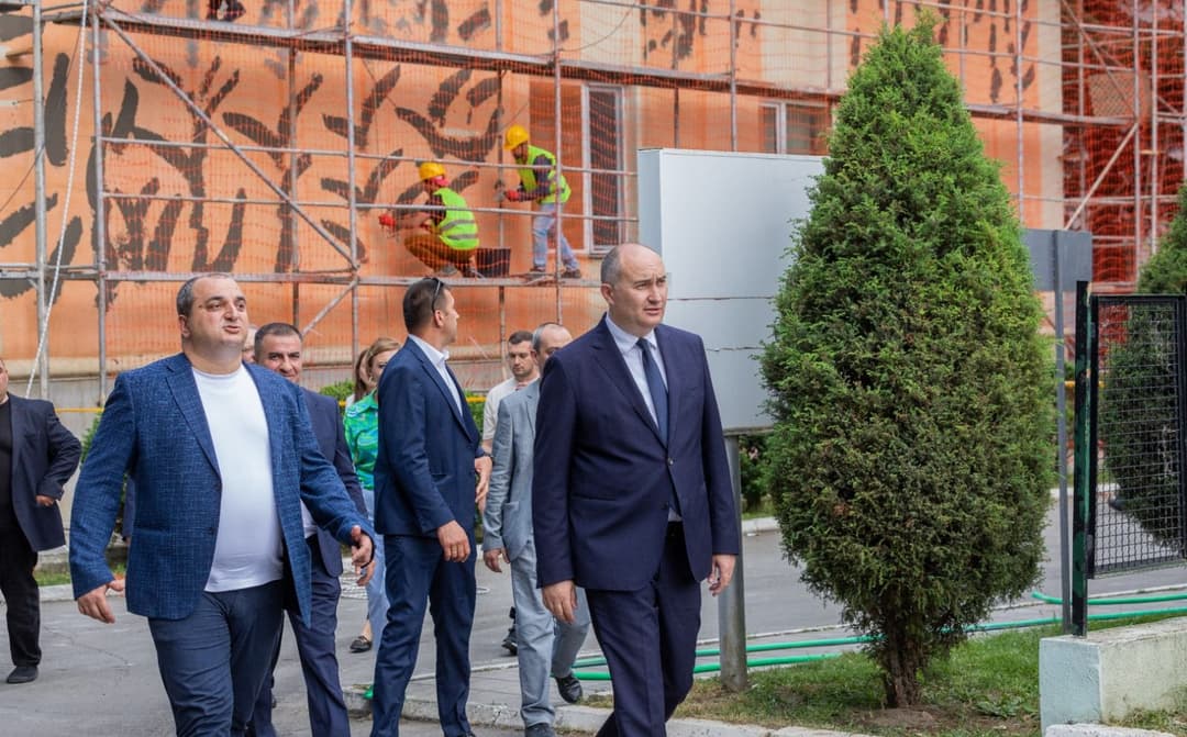 ჯუანშერ ბურჭულაძე სამხედრო ჰოსპიტალში მატერიალურ-ტექნიკური ბაზის განახლების პროცესს გაეცნო