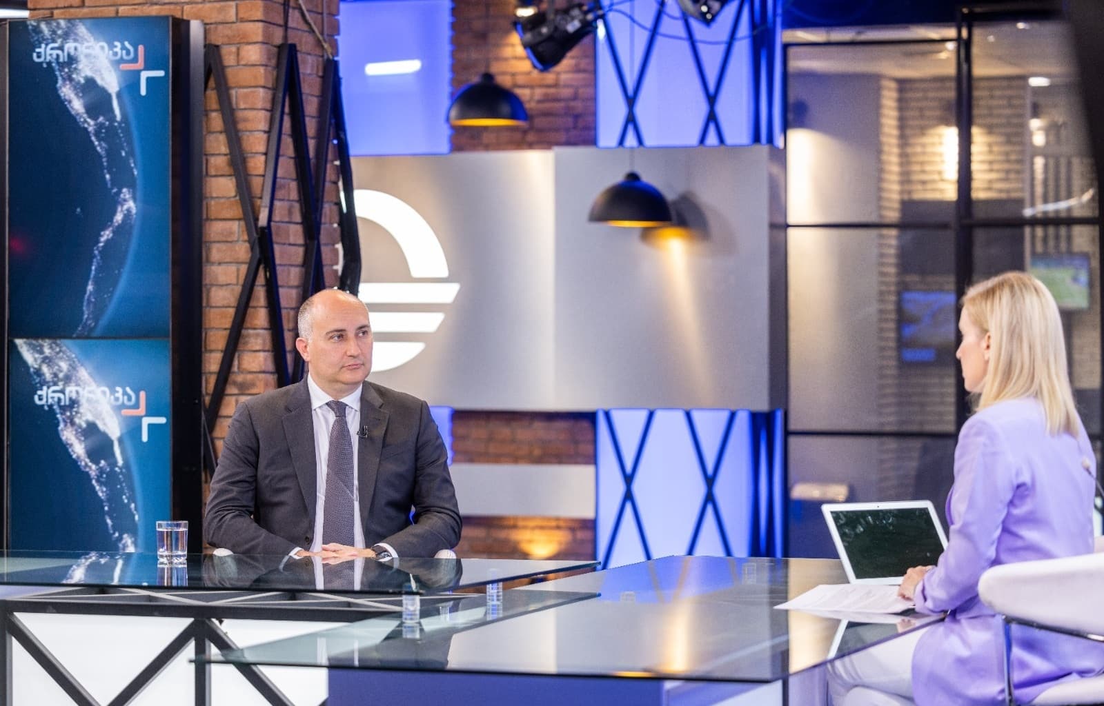 Frontnews image description