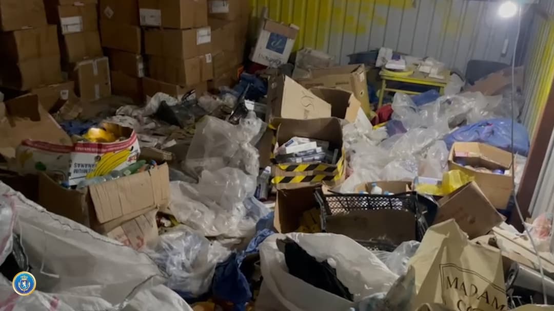 ყალბი დოკუმენტების დამზადების, უფლებამოსილების ბოროტად გამოყენებისა და დიდი ოდენობით უაქციზო სიგარეტის შენახვა-რეალიზაციიის ფაქტზე ხუთი პირი დააკავეს