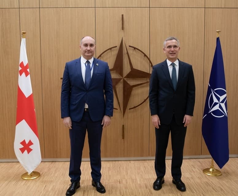 Frontnews image description