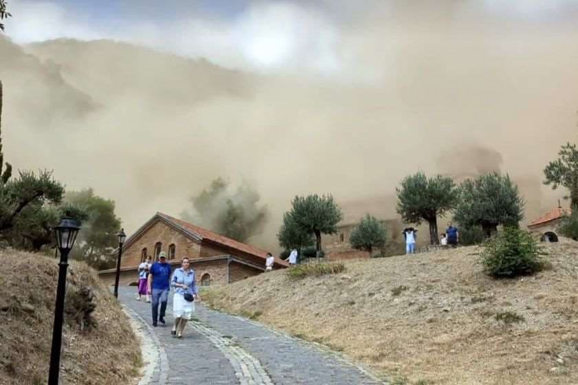 გეოლოგი – ეს არის გამოფიტული მასის ჩამოქცევა, წვიმა რომ ყოფილიყო, ღვარცოფად გადაიქცეოდა