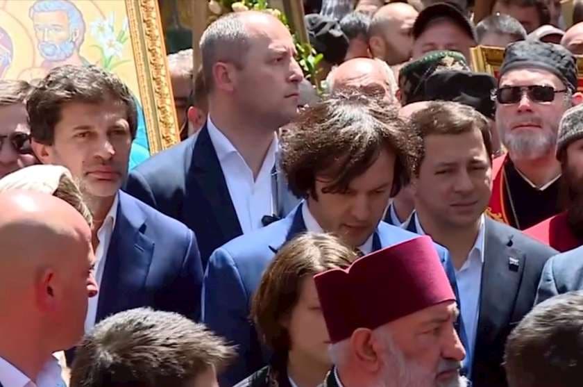 ოჯახის სიწმინდისა და მშობლების პატივისცემის დღესთან დაკავშირებით მსვლელობაში ხელისუფლების წარმომადგენლებიც მონაწილეობენ