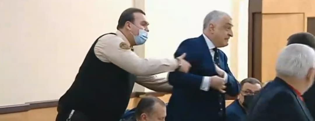 მამუკა ხაზარაძეს სასამართლო პროცესი დაატოვებინეს