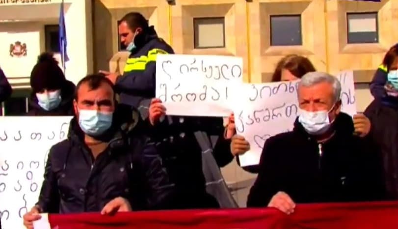 სოციალური მომსახურების სააგენტოს თანამშრომლები აქციას მართავენ