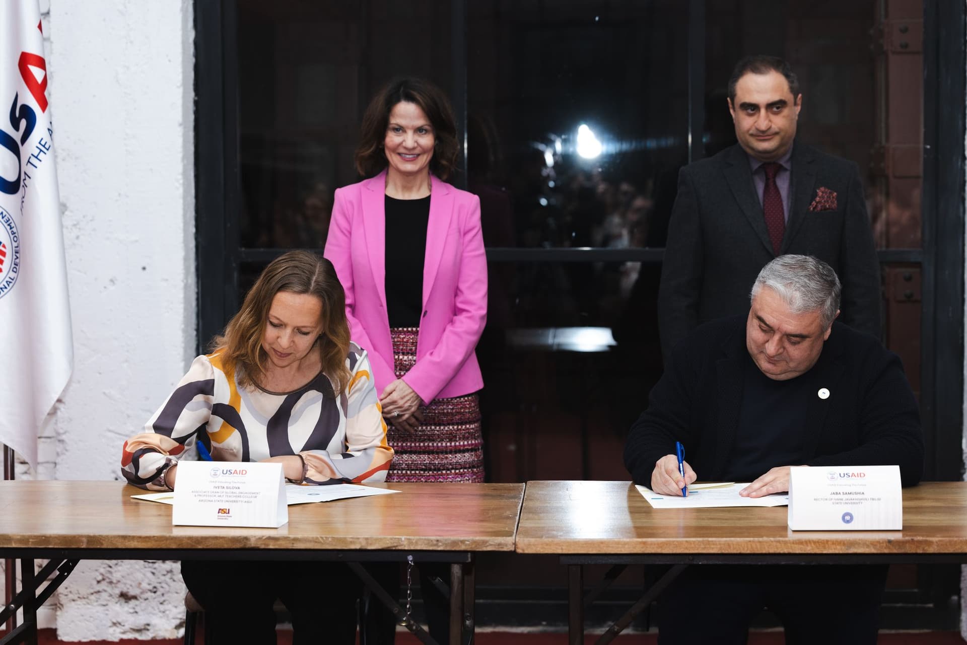 Frontnews image description