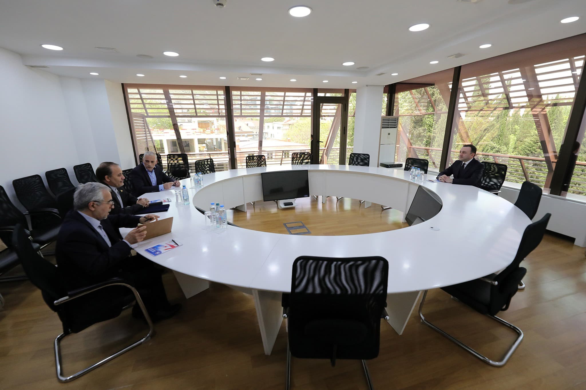 Frontnews image description