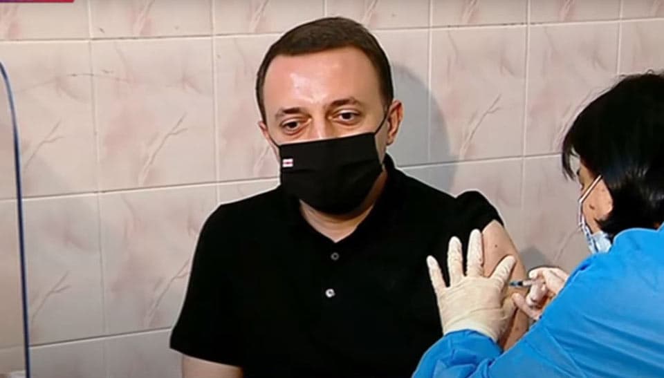 ირაკლი ღარიბაშვილი “ფაიზერით” აიცრა