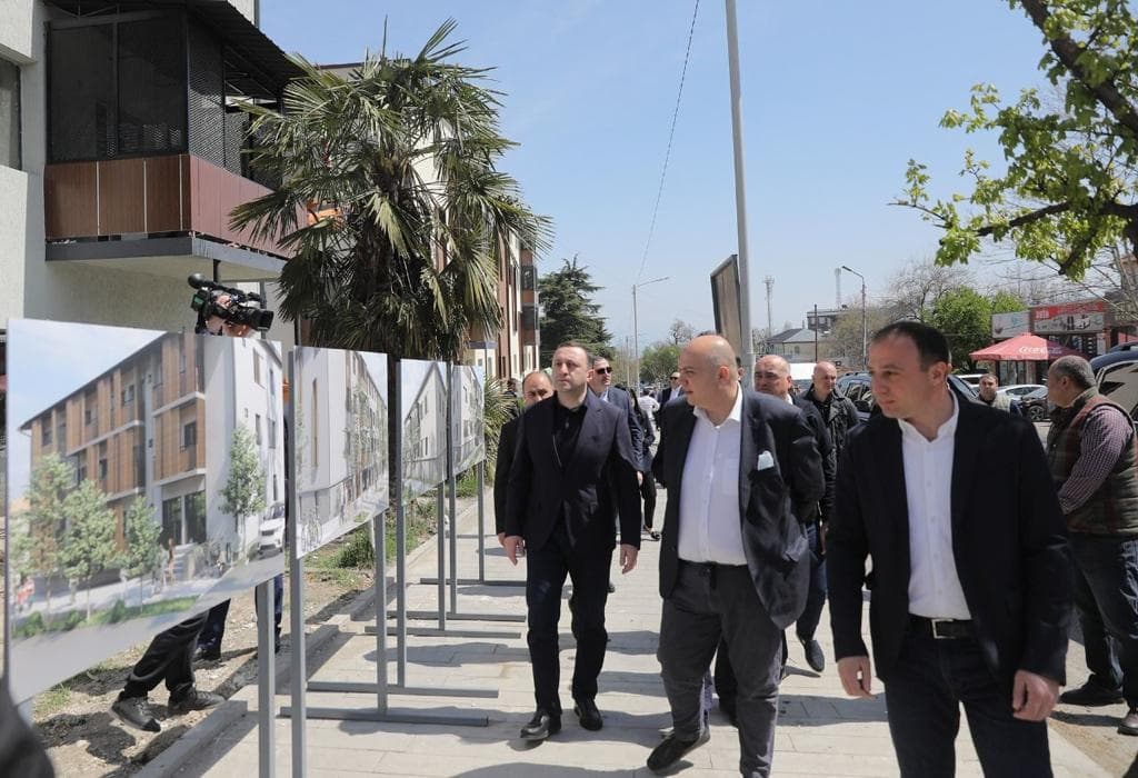 ირაკლი ღარიბაშვილი თელავში, „განახლებული რეგიონების“ პროგრამის ფარგლებში, რუსთაველის ქუჩის რეაბილიტაციის პროცესს გაეცნო