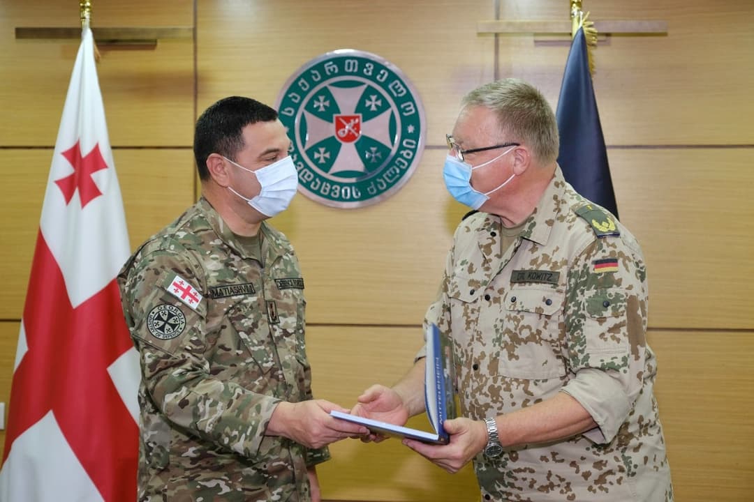 გენერალ-მაიორი გიორგი მათიაშვილი გერმანელ გენერალს შეხვდა