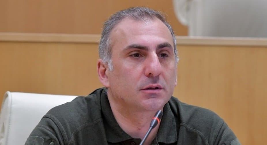 ალეკო ელისაშვილი – მიტყეპეს, კუთხეში დააყენეს და ახლა ღარიბაშვილთან უნდა მივიდეს, რომ თავზე ხელი გადაუსვას, ლოყაზე უჩქმიტოს, ნუ გეშინიაო?