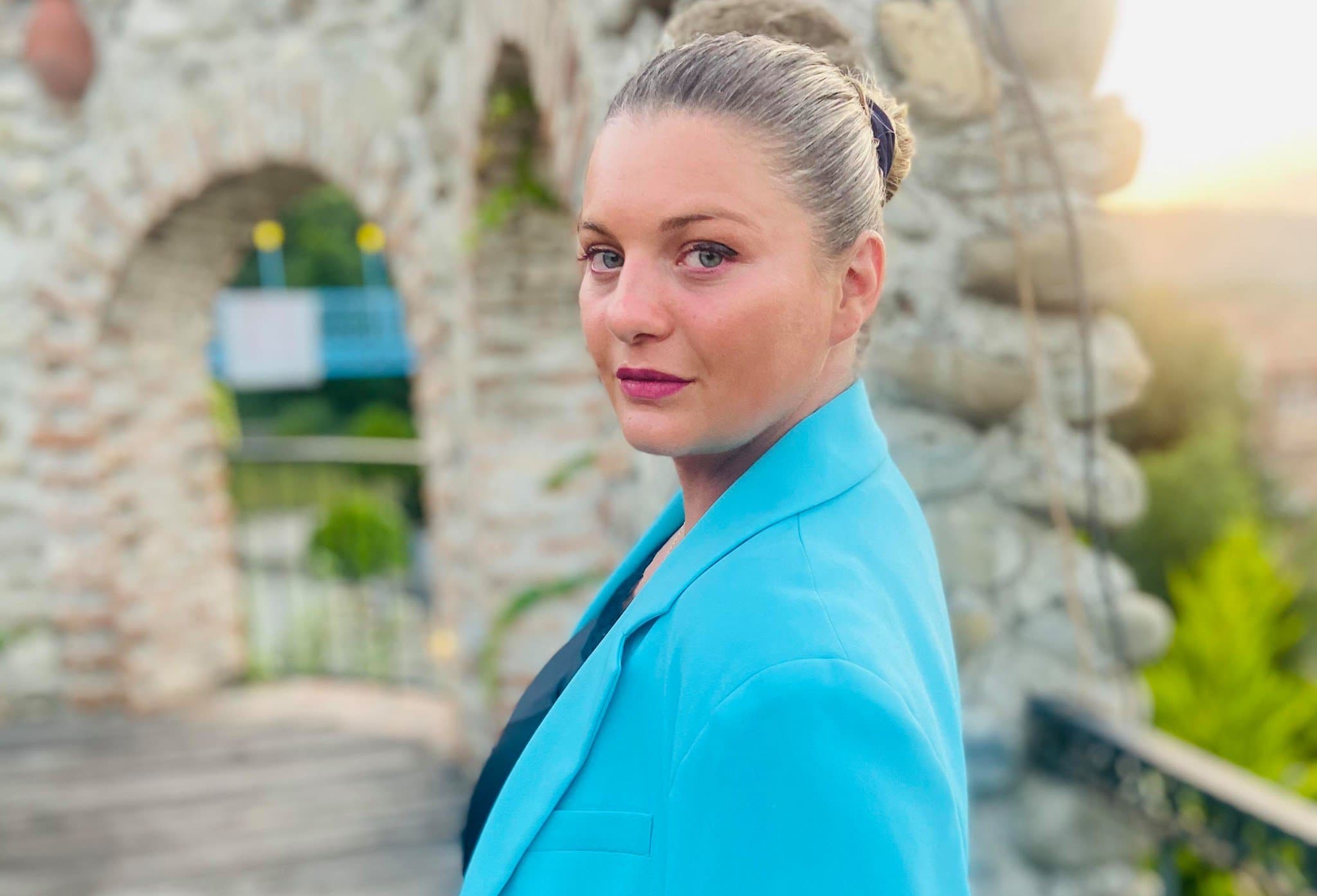 Frontnews image description