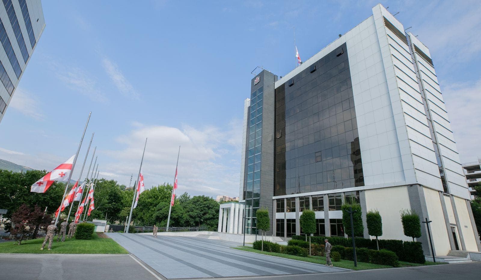 Frontnews image description