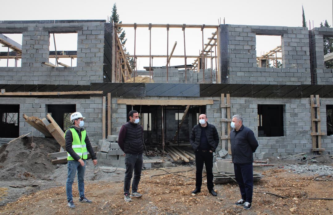 ლაშა გოგიაშვილმა ზედა საზანოში საბავშვო ბაღის სამშენებლო სამუშაოები დაათვალიერა