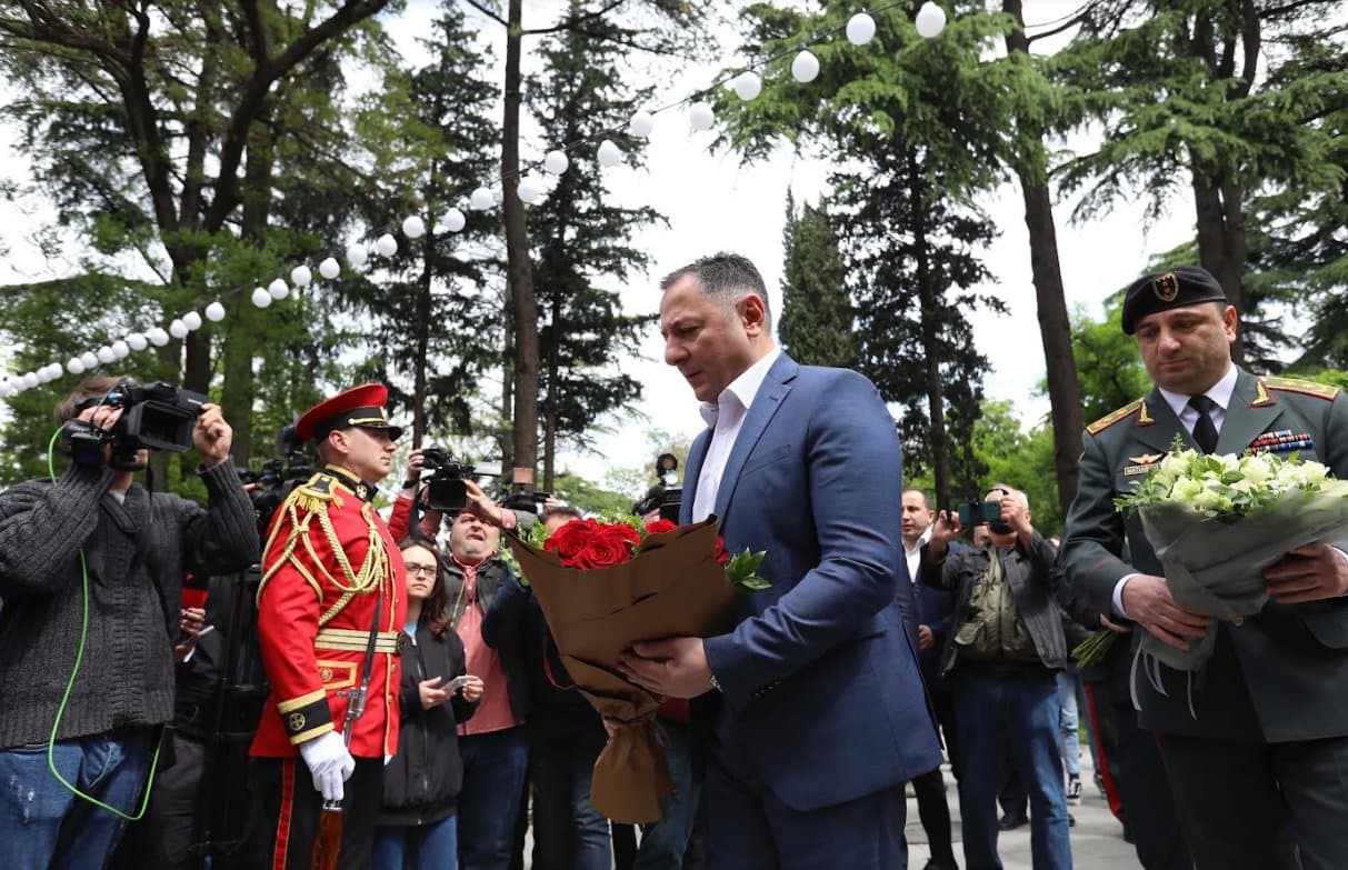 Frontnews image description