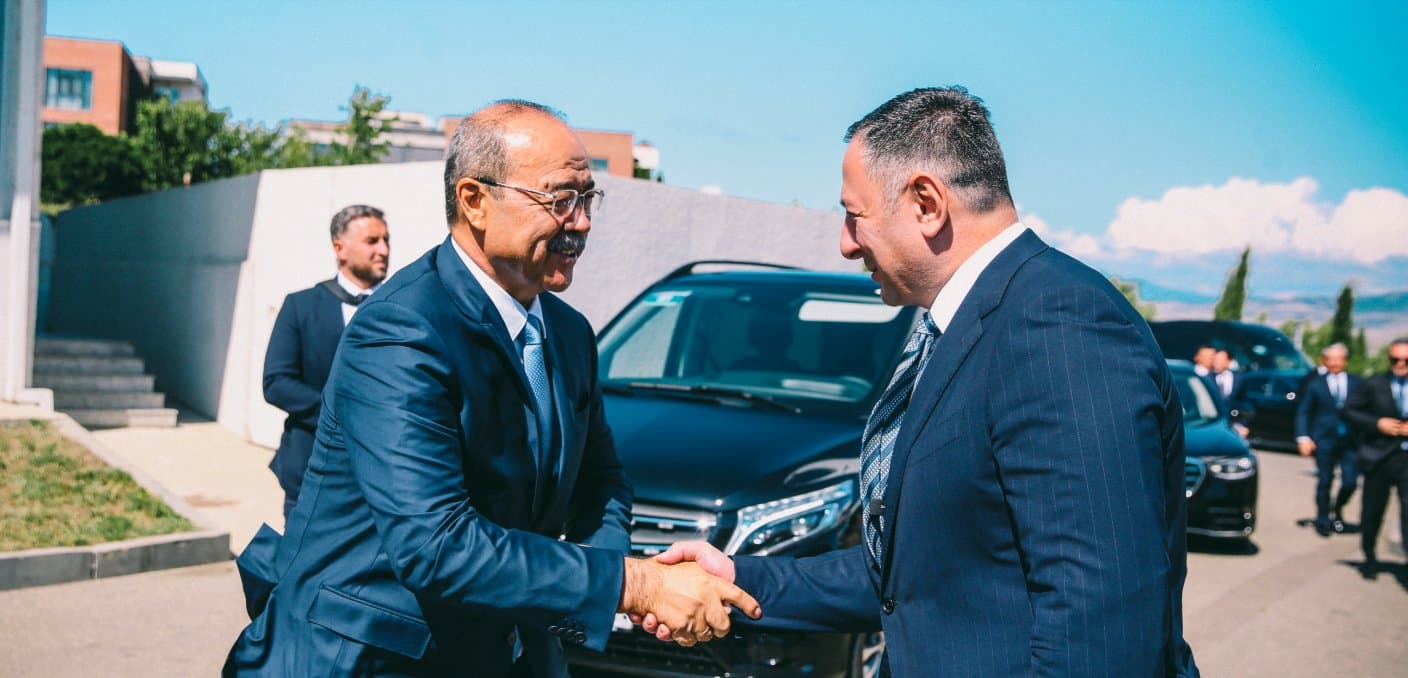 Frontnews image description