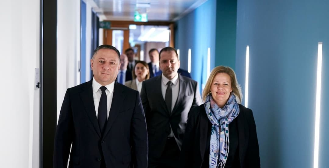 ოფიციალური ვიზიტის ფარგლებში ვახტანგ გომელაური გერმანიის ფედერალურ შინაგან საქმეთა მინისტრს შეხვდა