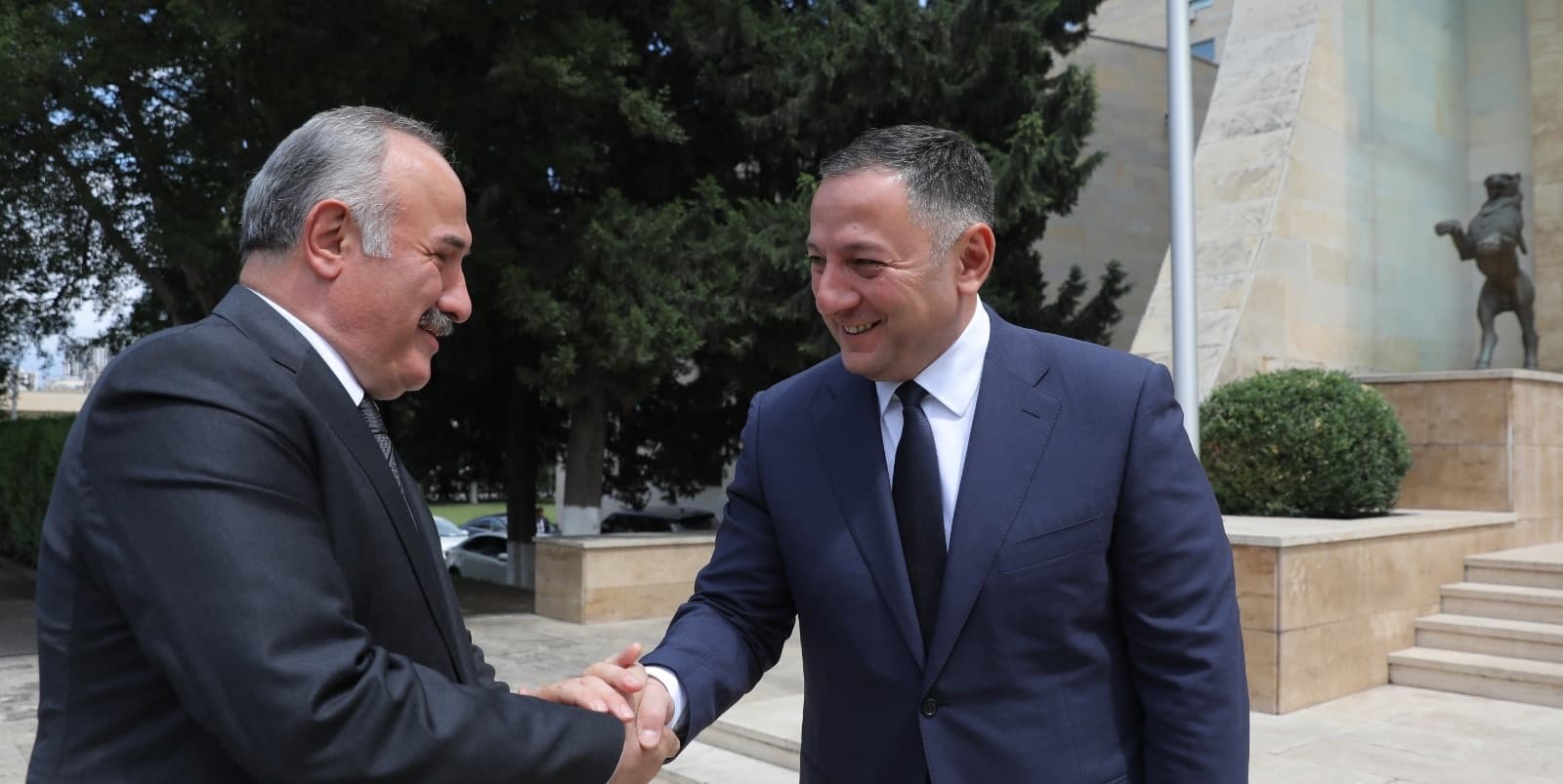 Frontnews image description