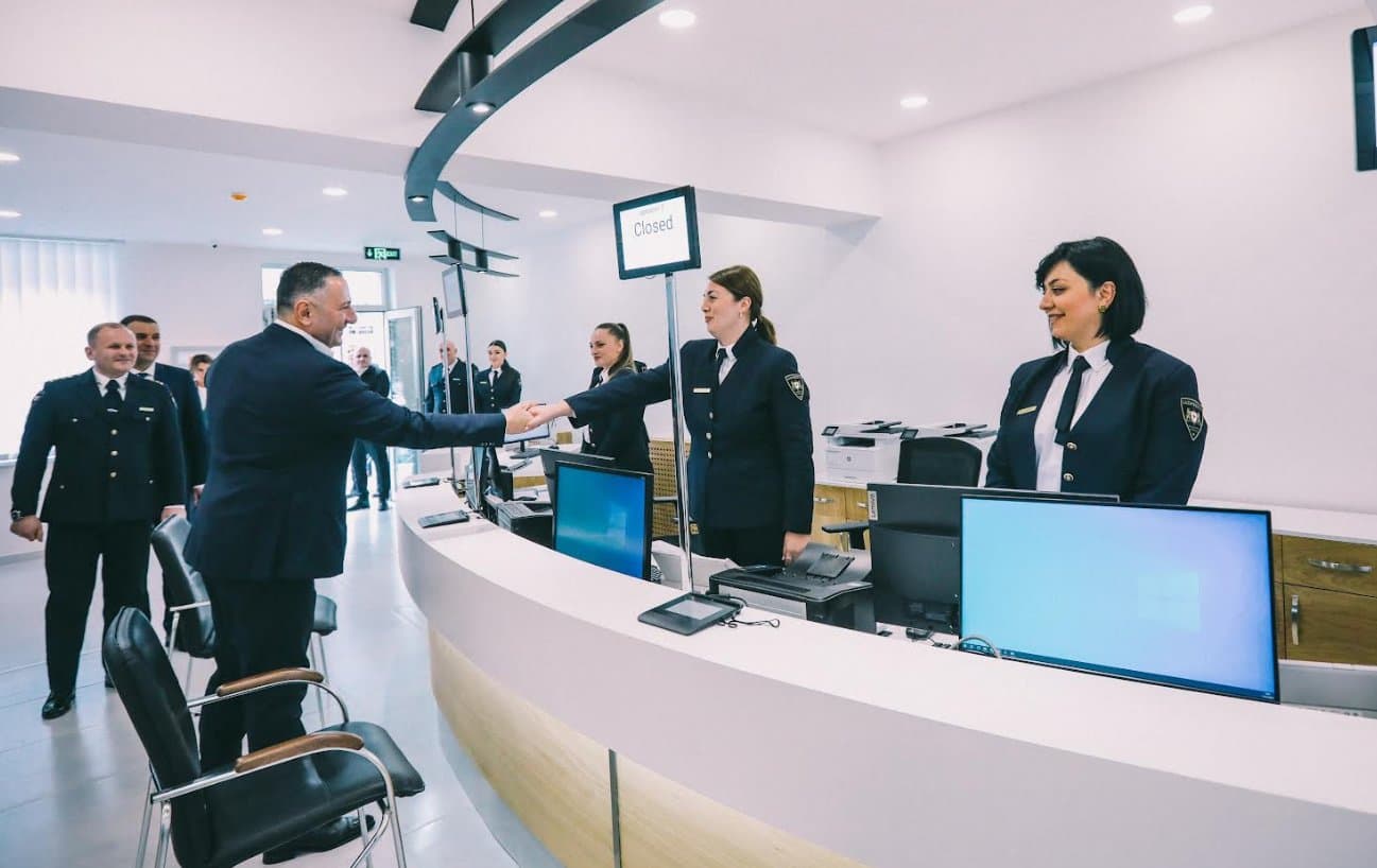 Frontnews image description