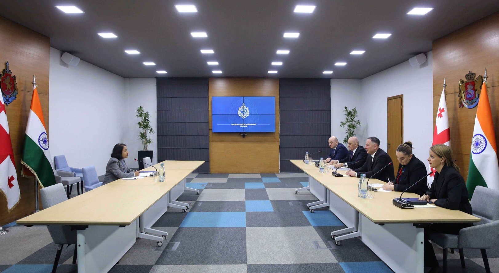 Frontnews image description