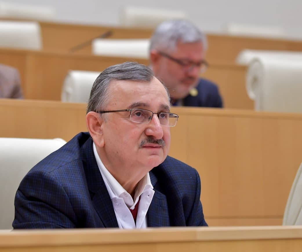 რომან გოცირიძე – როგორიც არ უნდა იყოს საქართველოში აშშ-ის ელჩი, “ქართულ ოცნებას“ ერთი თვის თავზე მასთან კონფლიქტი მოუვა