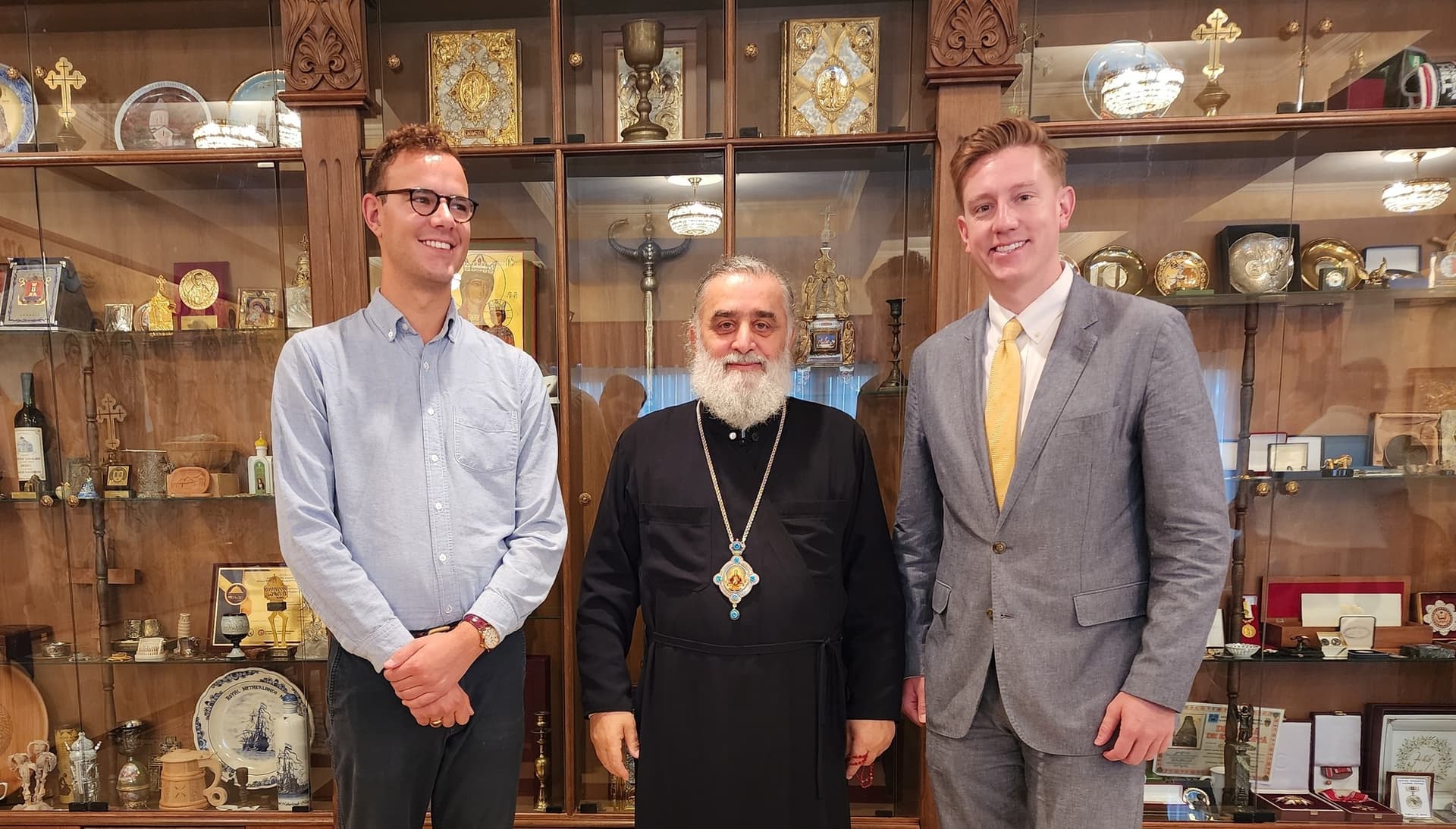 Frontnews image description