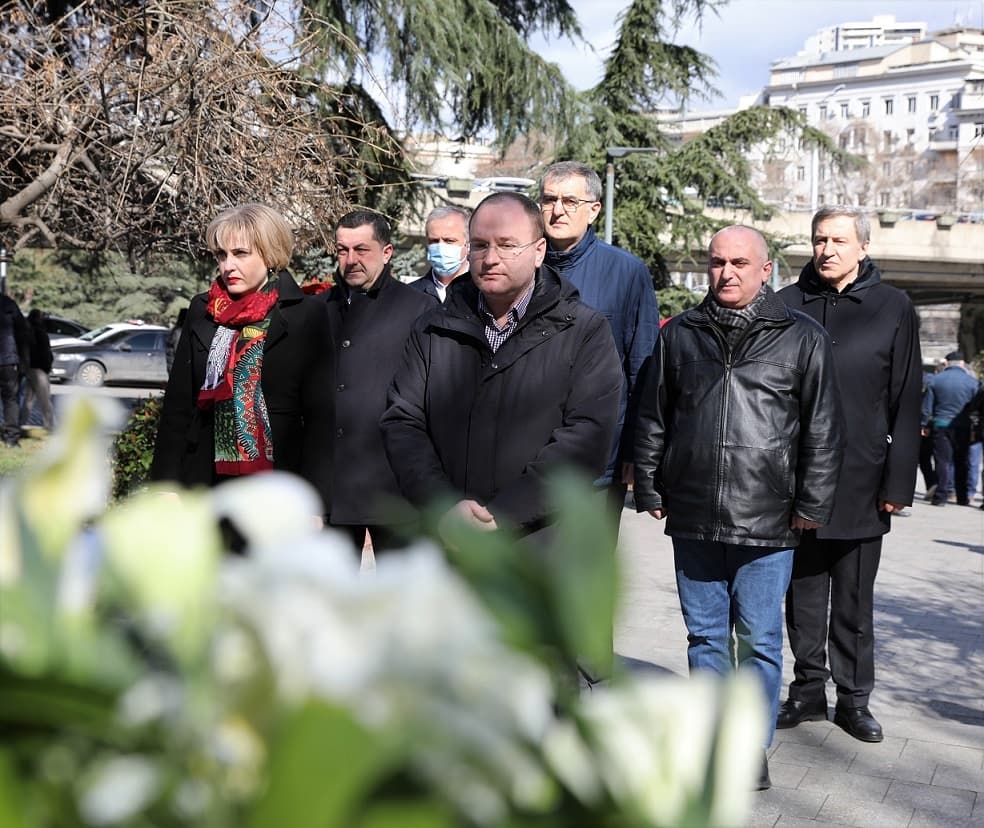 პარლამენტის წევრებმა გუმისთასთან ბრძოლაში დაღუპული მებრძოლები გაიხსენეს