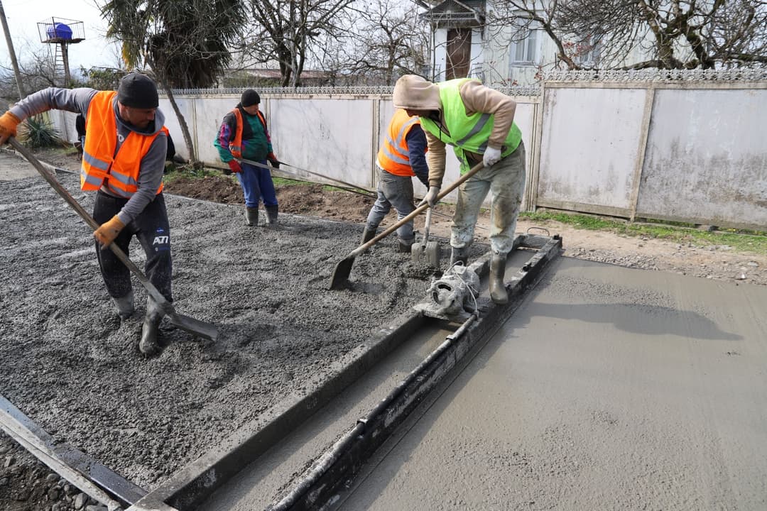 თერჯოლის მუნიციპალიტეტში სარეაბილიტაციო სამუშაოები ერთდროულად 15 საავტომობილო გზაზე მიმდინარეობს