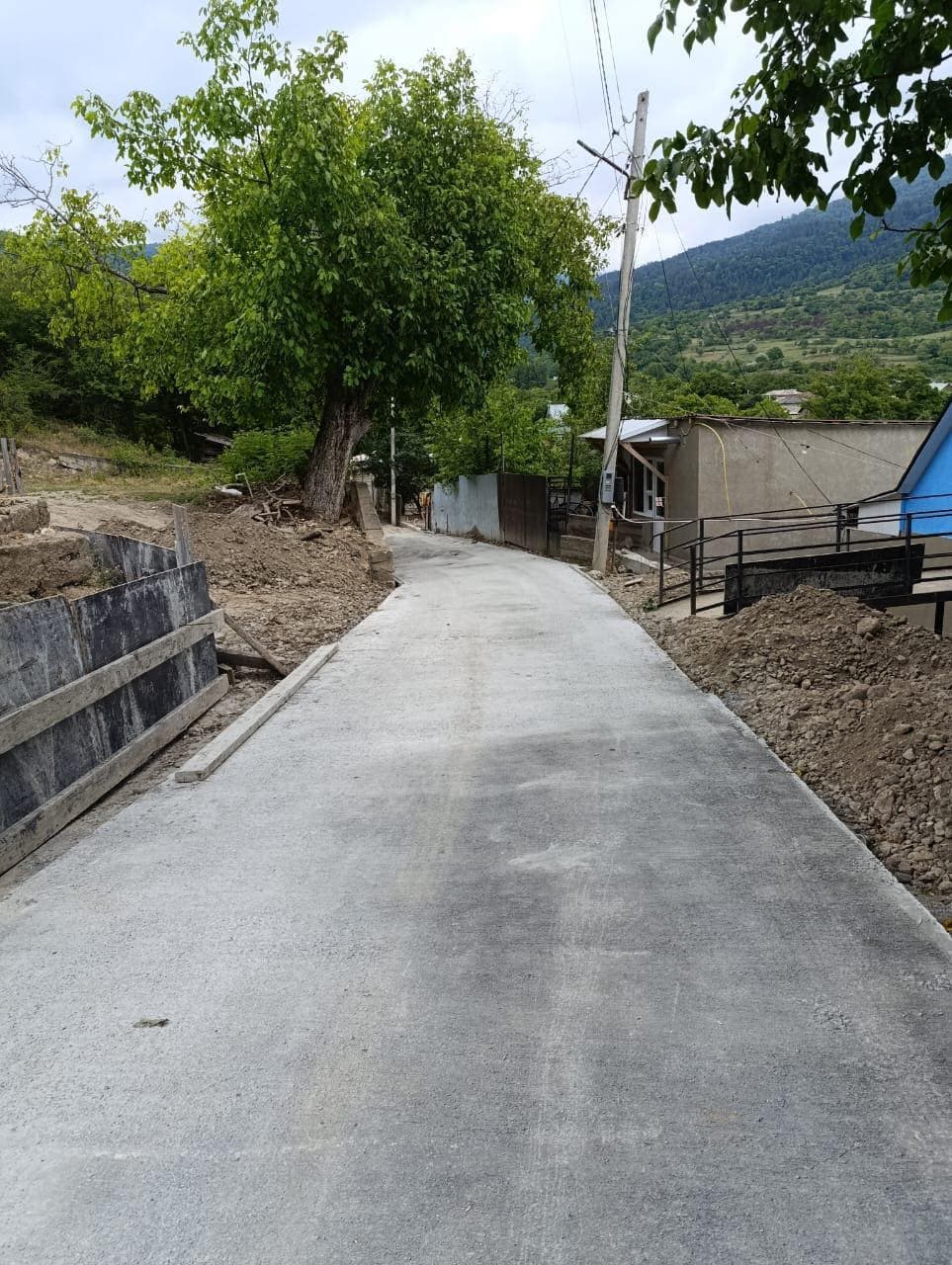 სოფელ ყვიბისში ადგილობრივი მნიშვნელობის შიდა საუბნო გზების სარეაბილიტაციო სამუშაოები მიმდინარეობს