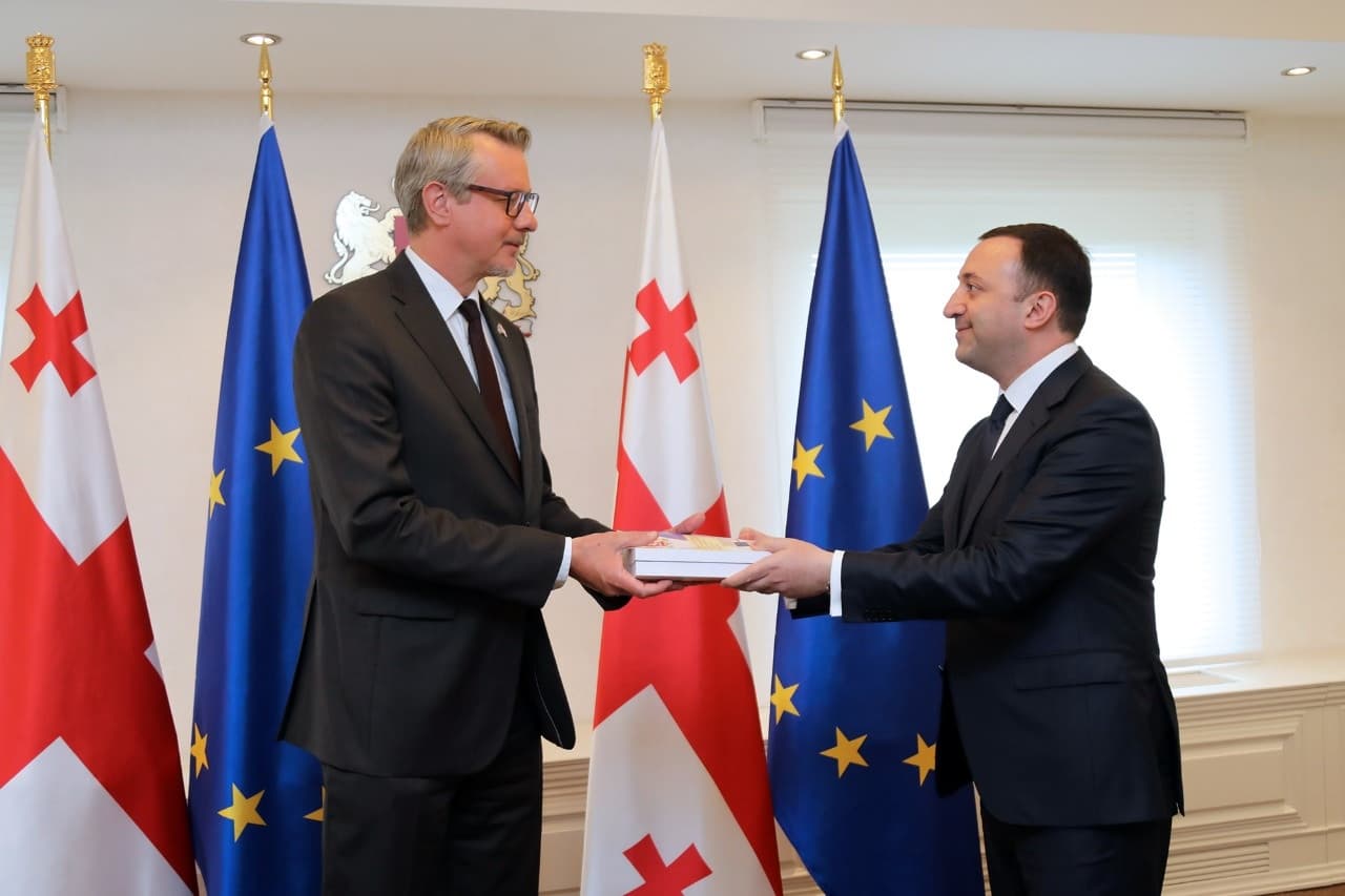 Frontnews image description