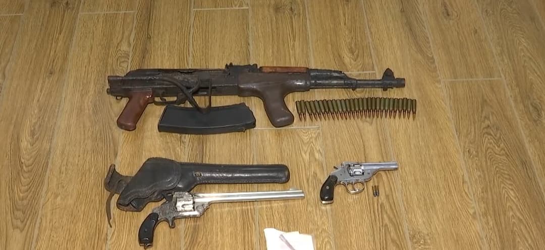 შსს-მ რეგიონებში უკანონო ცეცხლსასროლი იარაღები ამოიღო – დაკავებულია 3 პირი