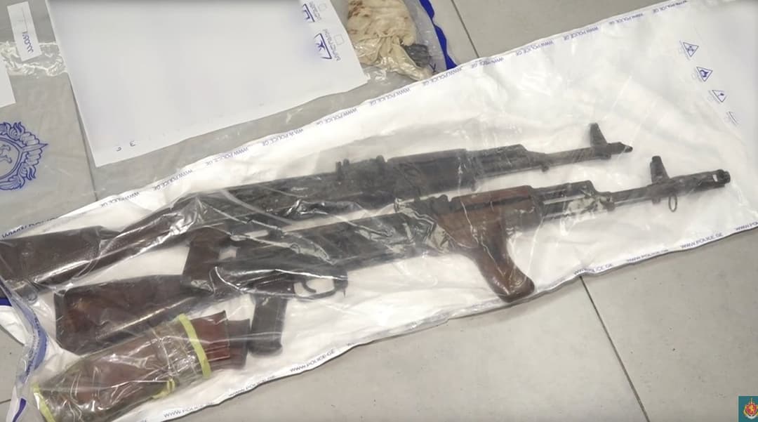 თბილისსა და რეგიონებში უკანონო ცეცხლსასროლი იარაღი და საბრძოლო მასალა ამოიღო, დაკავებულია 7 პირი