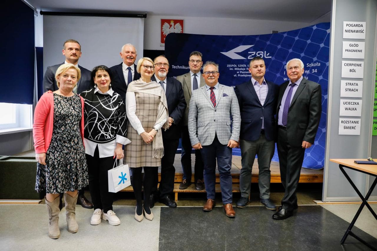 Frontnews image description