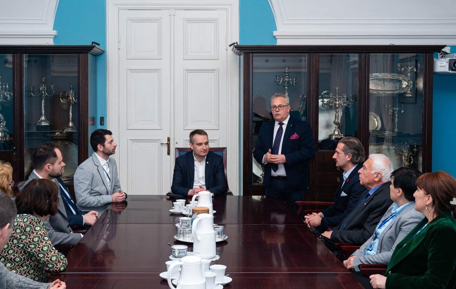 Frontnews image description