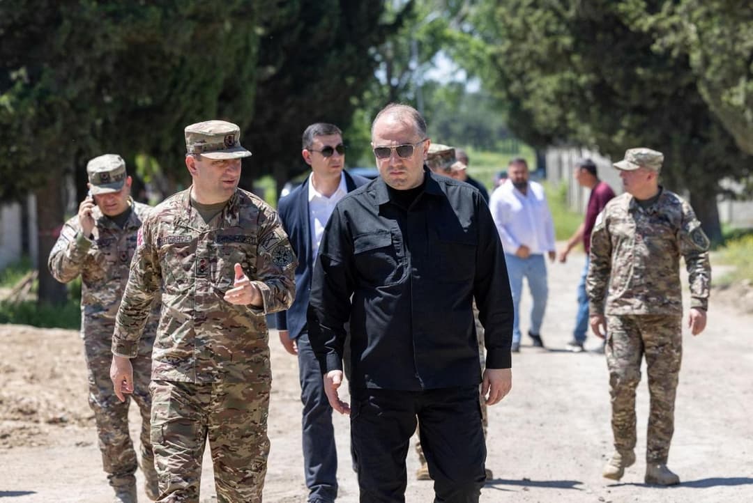 ირაკლი ჩიქოვანი სპეციალური ოპერაციებისა და ავიაციისა და საჰაერო თავდაცვის სარდლობებში იმყოფებოდა