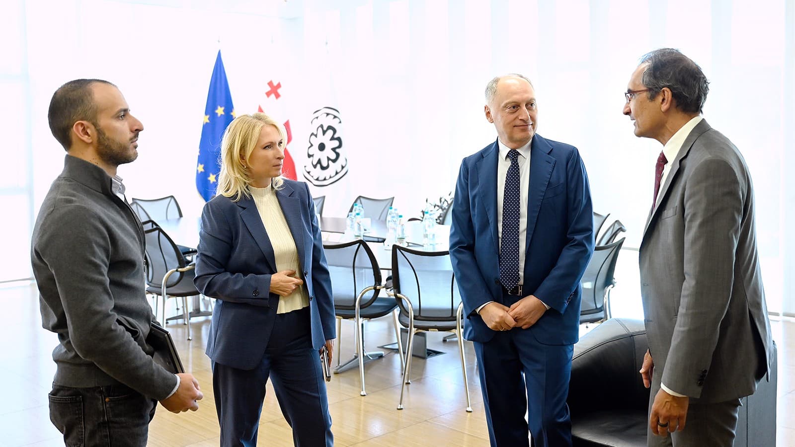 Frontnews image description