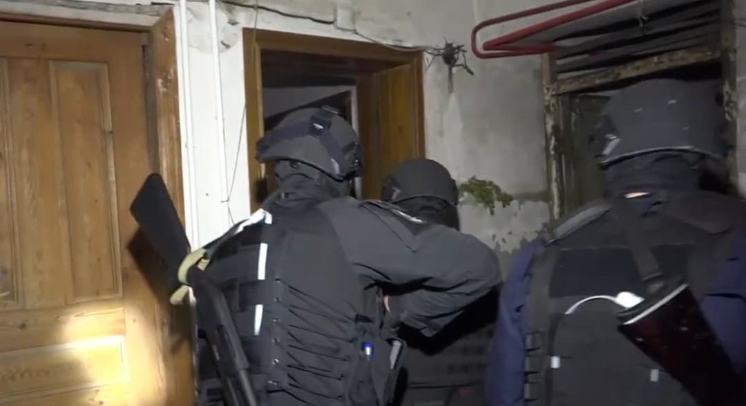 იმერეთში ჯგუფურად ჩადენილი გამოძალვის ფაქტზე 3 პირი დააკავეს