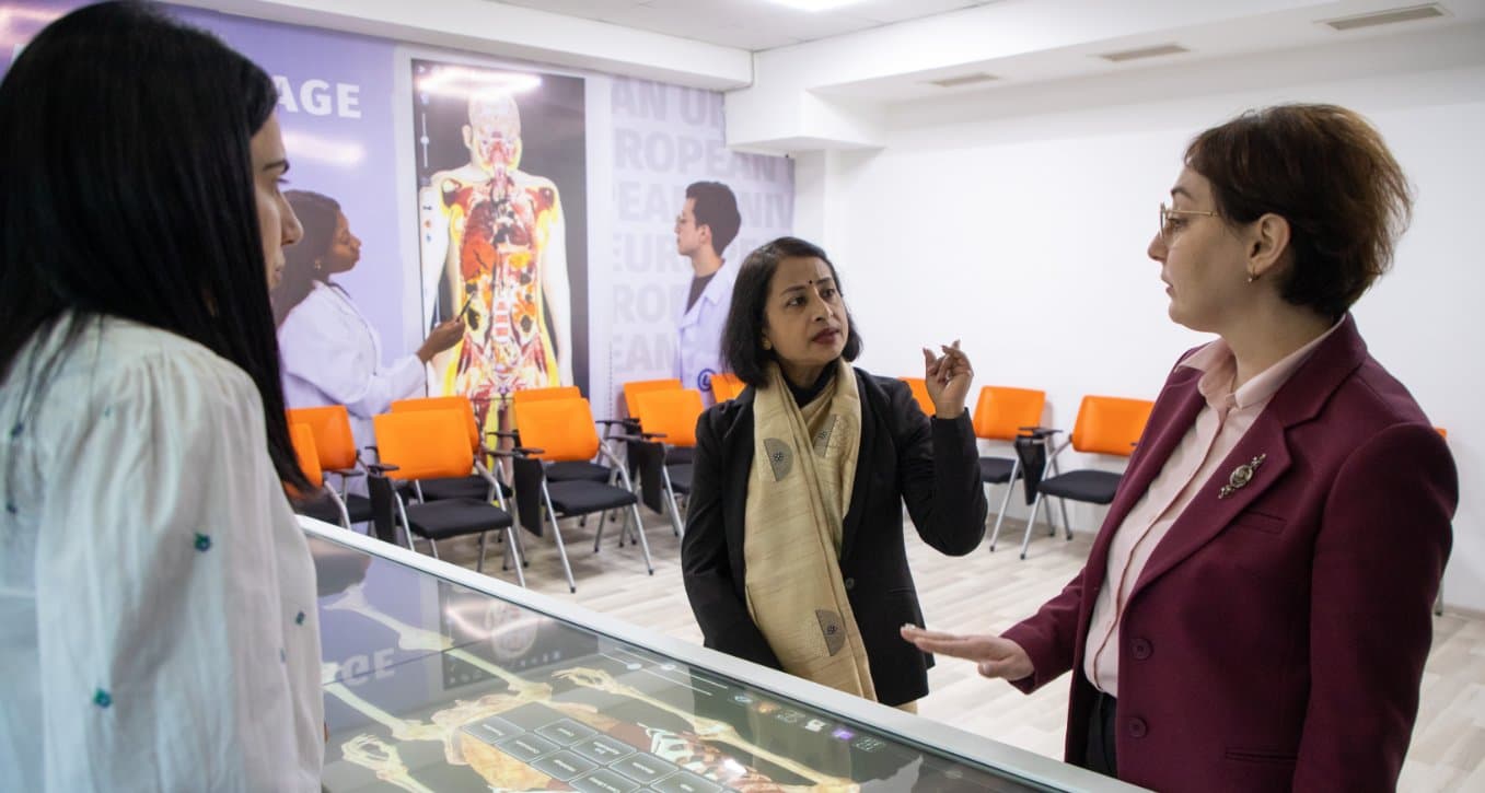 Frontnews image description