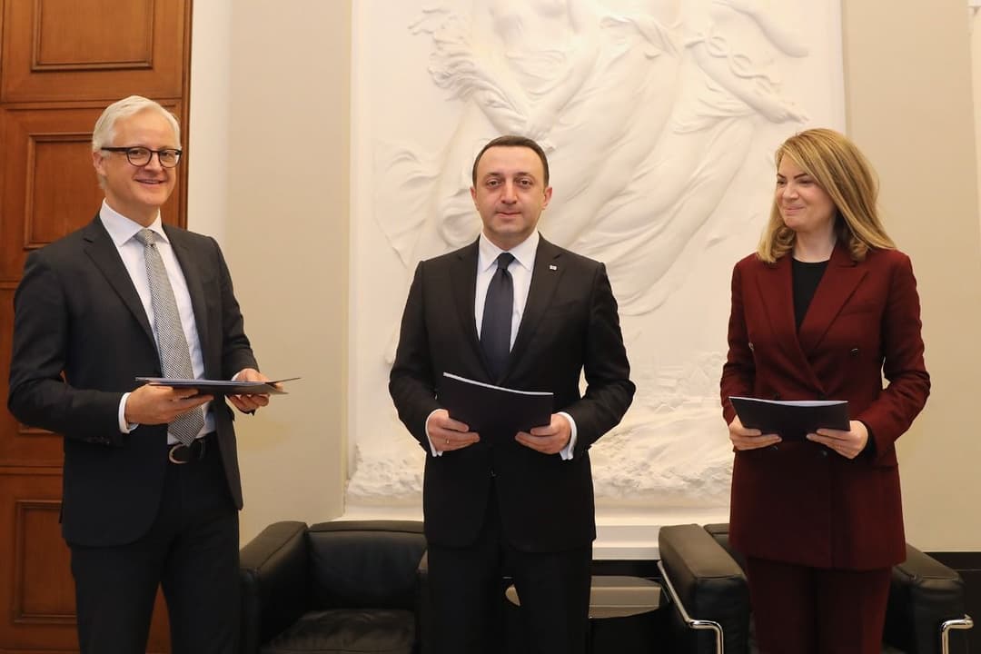 Gov’t signs deal with Rothschild & Co to write a strategy for Georgia to become a regional financial hub