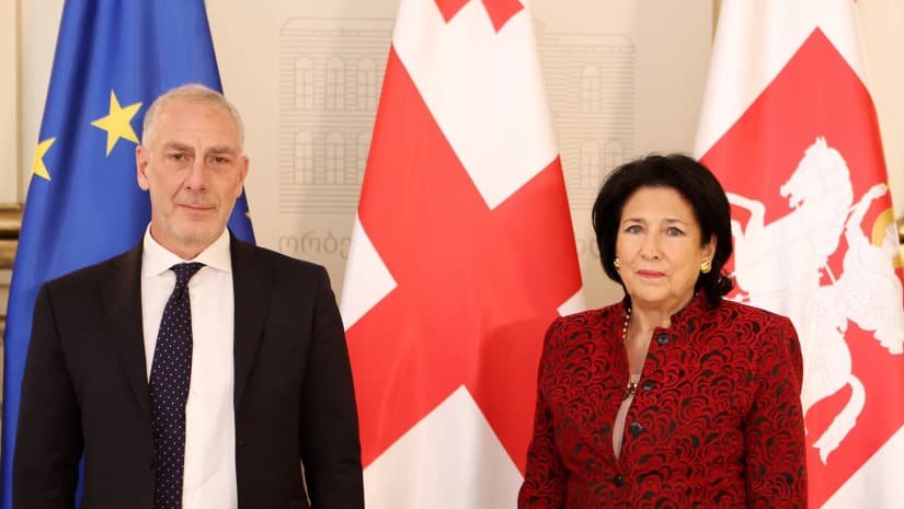 იტალიის რესპუბლიკის ელჩმა სალომე ზურაბიშვილს რწმუნებათა სიგელი გადასცა