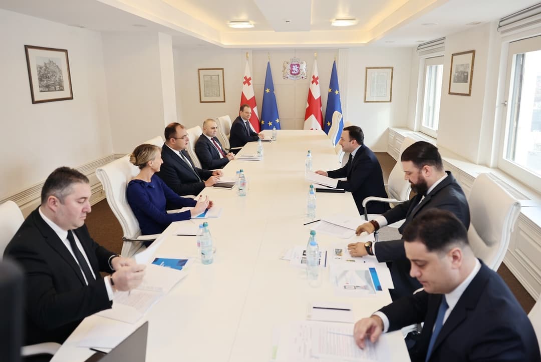 ირაკლი ღარიბაშვილმა იუსტიციის მინისტრთან და მის მოადგილეებთან სამუშაო თათბირი გამართა