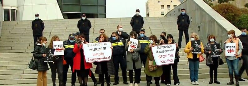 მიხეილ სააკაშვილის სამოქალაქო კლინიკაში გადაყვანის მოთხოვნით იუსტიციის სამინისტროსთან აქცია იმართება