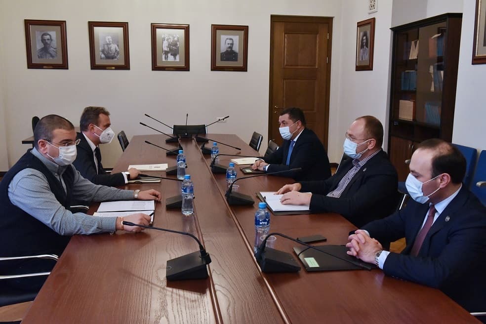 ნდობის ჯგუფის სხდომაზე საქართველოს დაზვერვის სამსახურის უფროსს მოუსმინეს