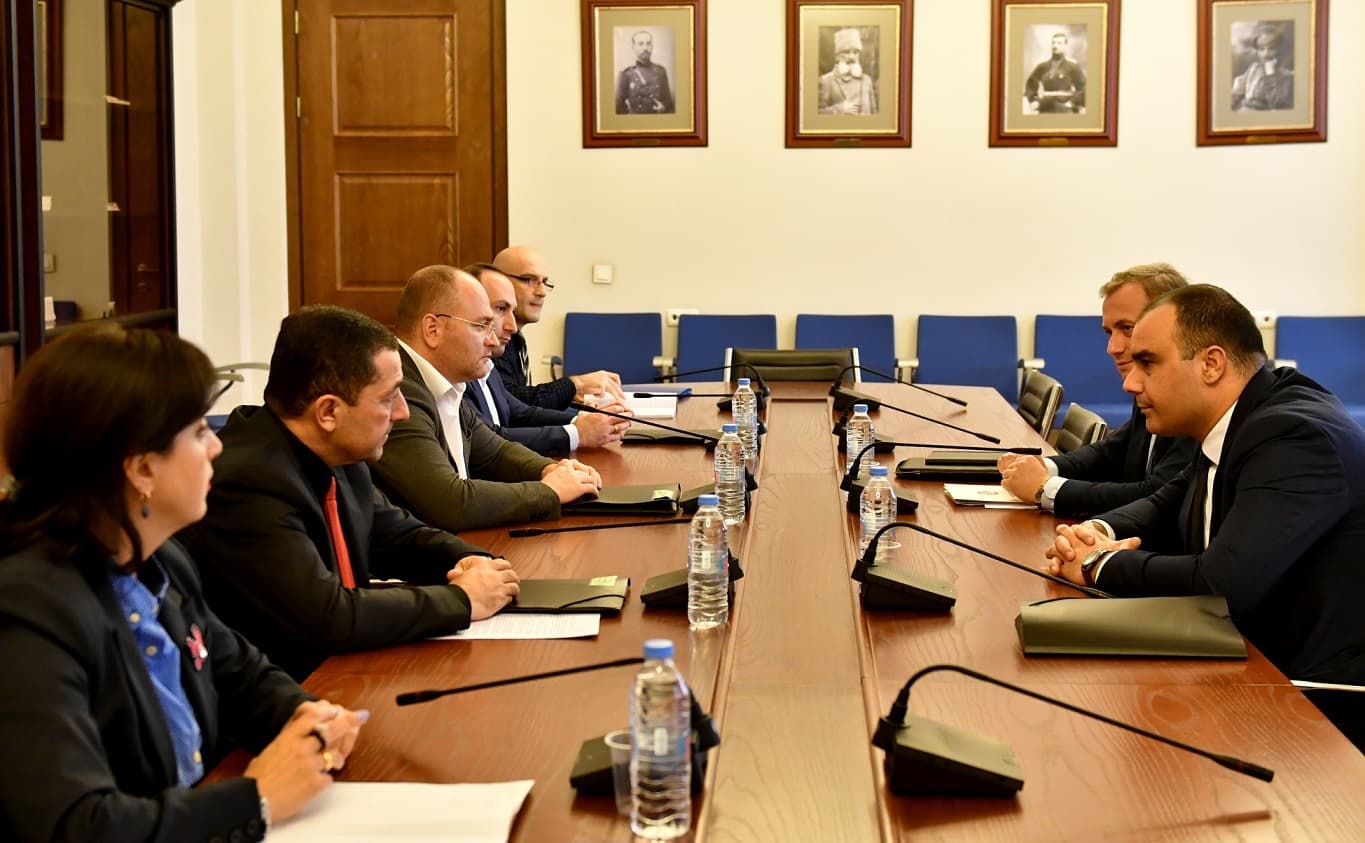 Frontnews image description